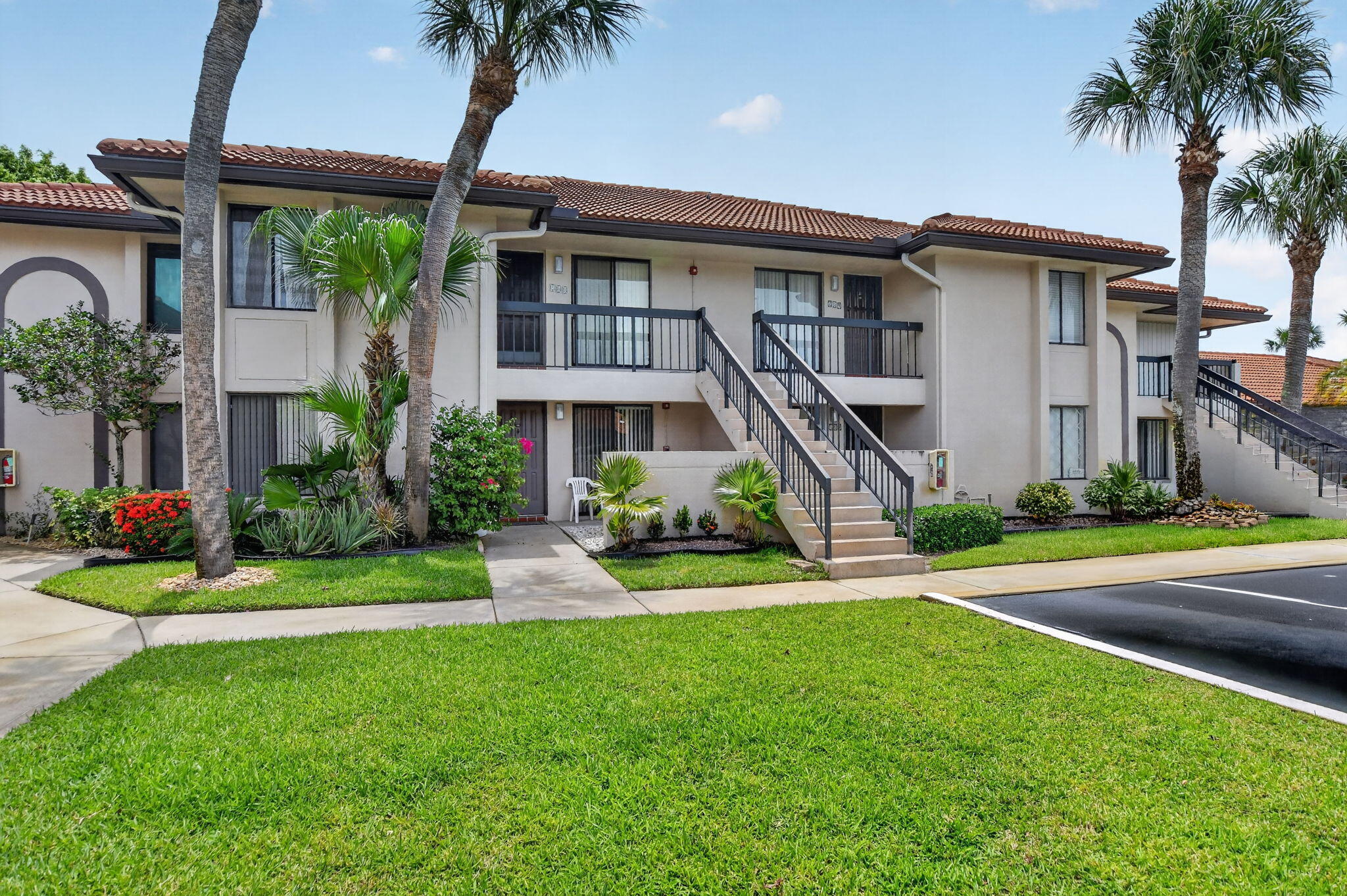 301 Club Circle, Unit 208 Boca Raton, FL 33487 - Photo 3 of 37 2-web-or-mls-DSC_4048