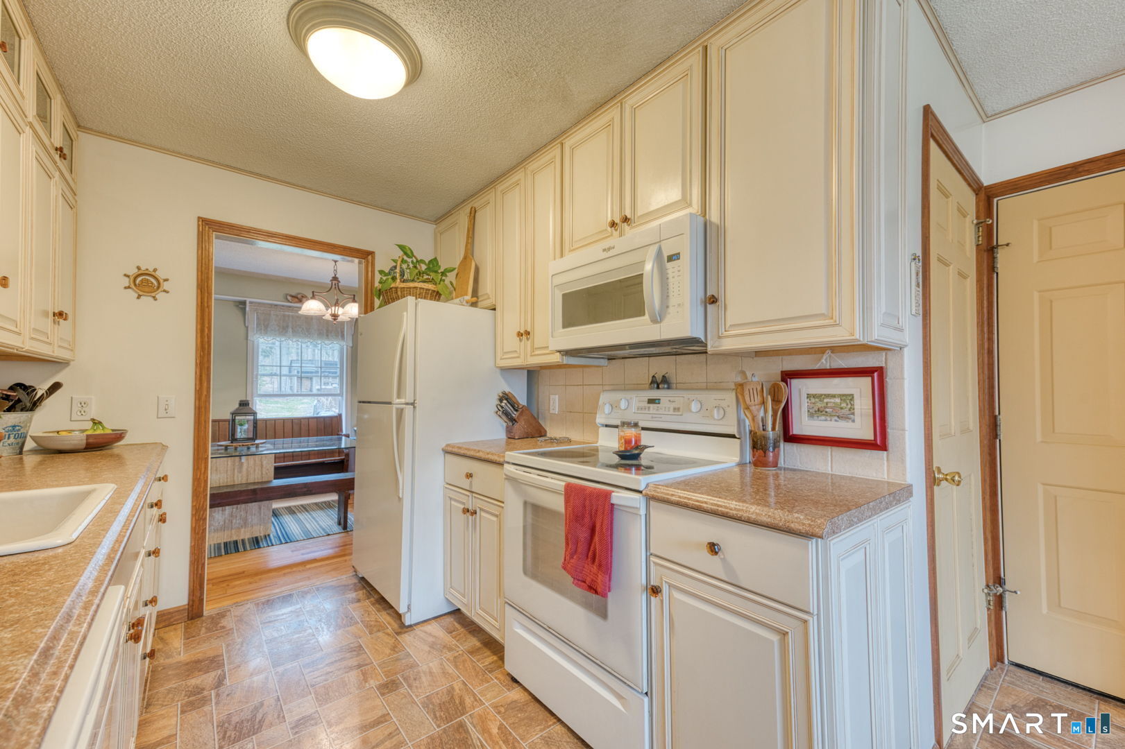 454 Providence Turnpike Hampton, CT 06247 - Photo 15 of 40 a kitchen with granite countertop a sink stove and refrigerator