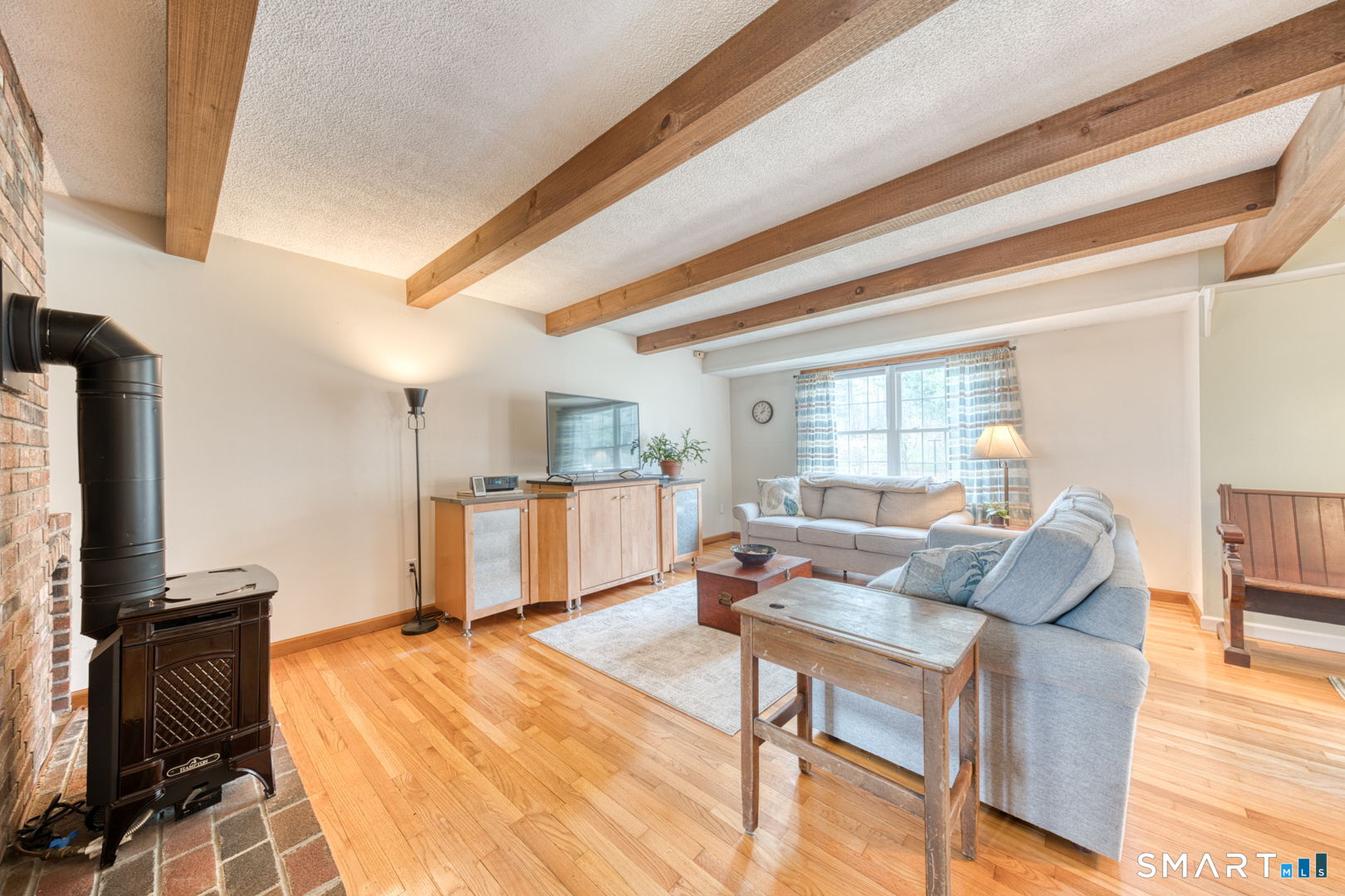 454 Providence Turnpike Hampton, CT 06247 - Photo 28 of 40 a living room with furniture and a flat screen tv