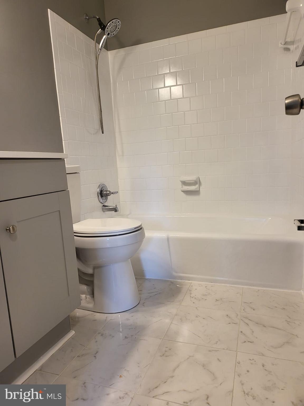 12217 Harbor Drive Woodbridge, VA 22192 - Photo 20 of 53 Bathroom #2