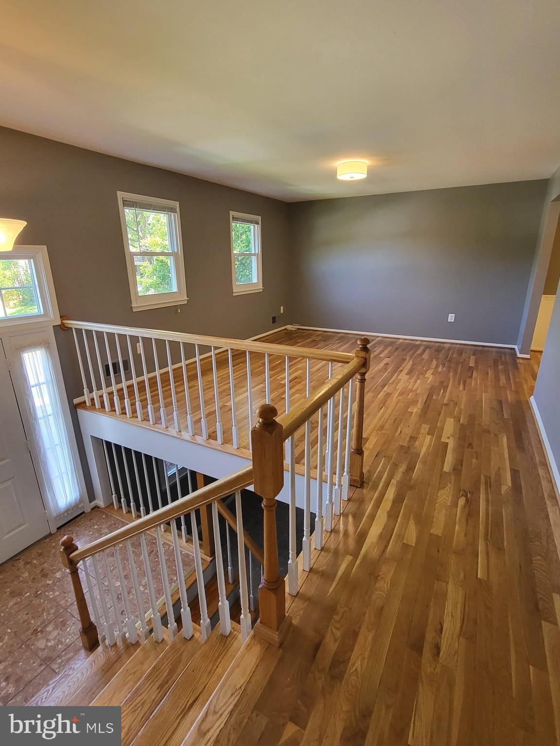 12217 Harbor Drive Woodbridge, VA 22192 - Photo 4 of 53 Living room