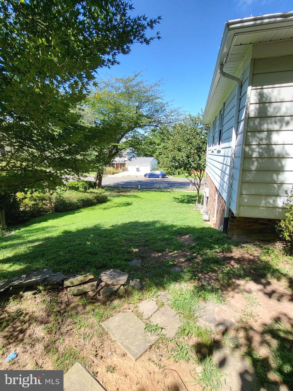 12217 Harbor Drive Woodbridge, VA 22192 - Photo 43 of 53 Side yard