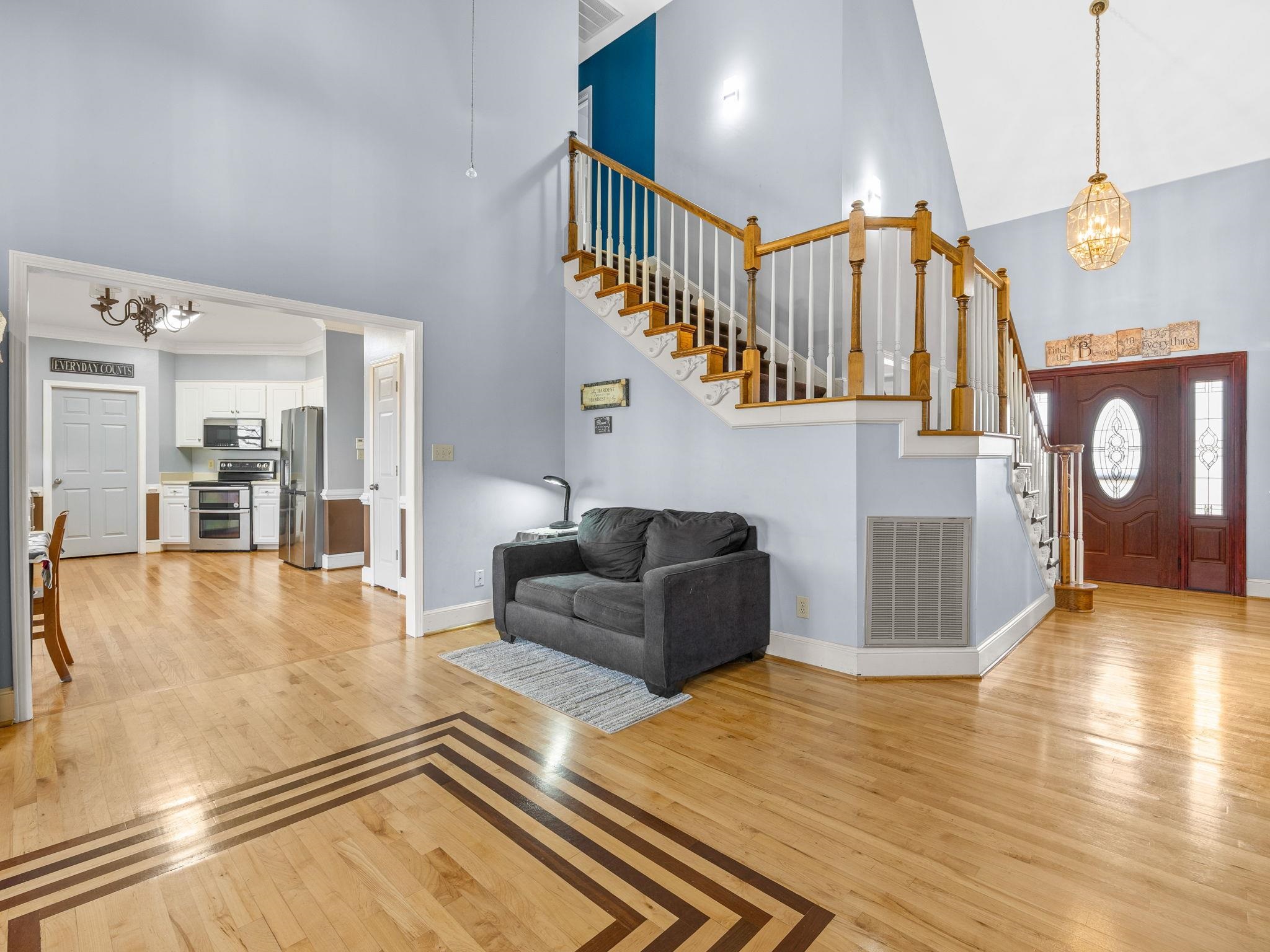 224 Saddlebrook Drive Moore, SC 29369 - Photo 7 of 47 Living Room