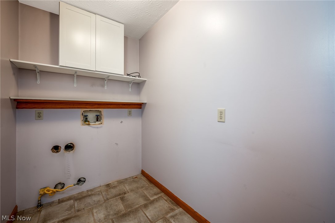1666 Warner Road Vienna, OH 44473 - Photo 13 of 41 Laundry room featuring dryer and washer hookup