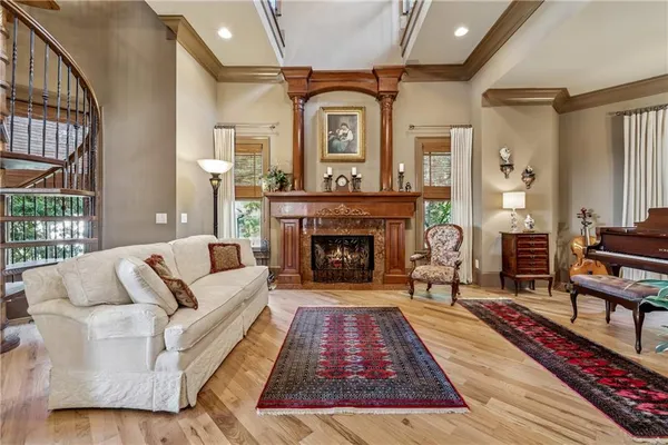 a outdoor space with lots of furniture and windows