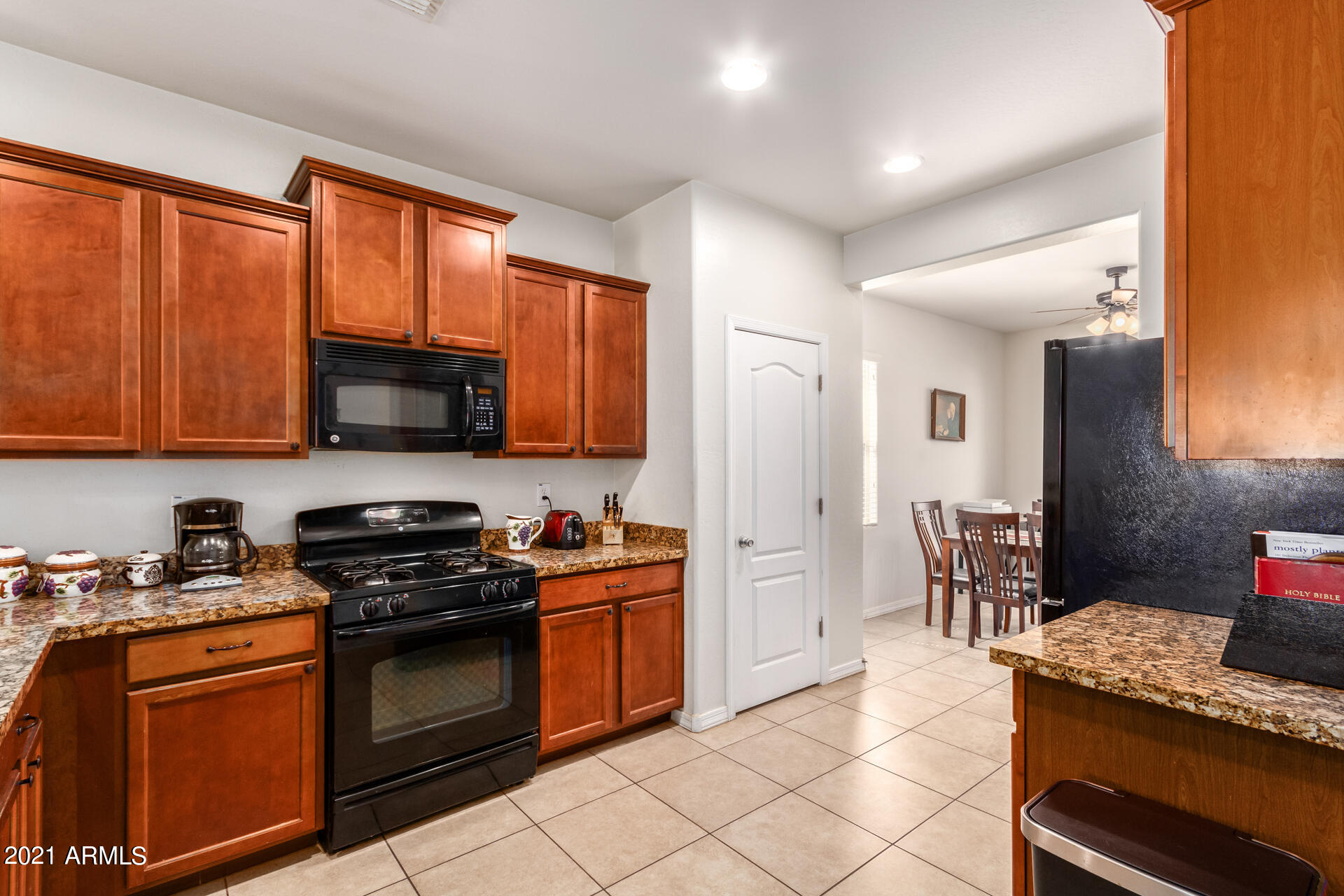 18835 North Lariat Road Maricopa, AZ 85138 - Photo 2 of 33 Beautiful Kitchen