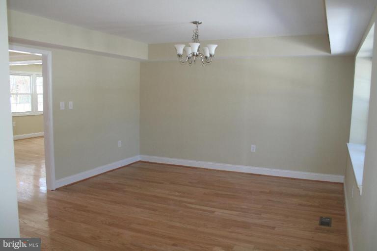 14004 Beechvue Lane Silver Spring, MD 20906 - Photo 3 of 15 Dining Area