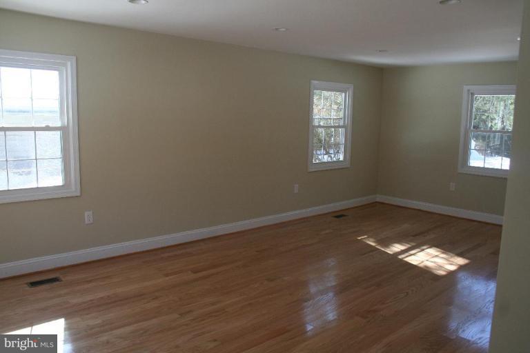 14004 Beechvue Lane Silver Spring, MD 20906 - Photo 6 of 15 Family Room