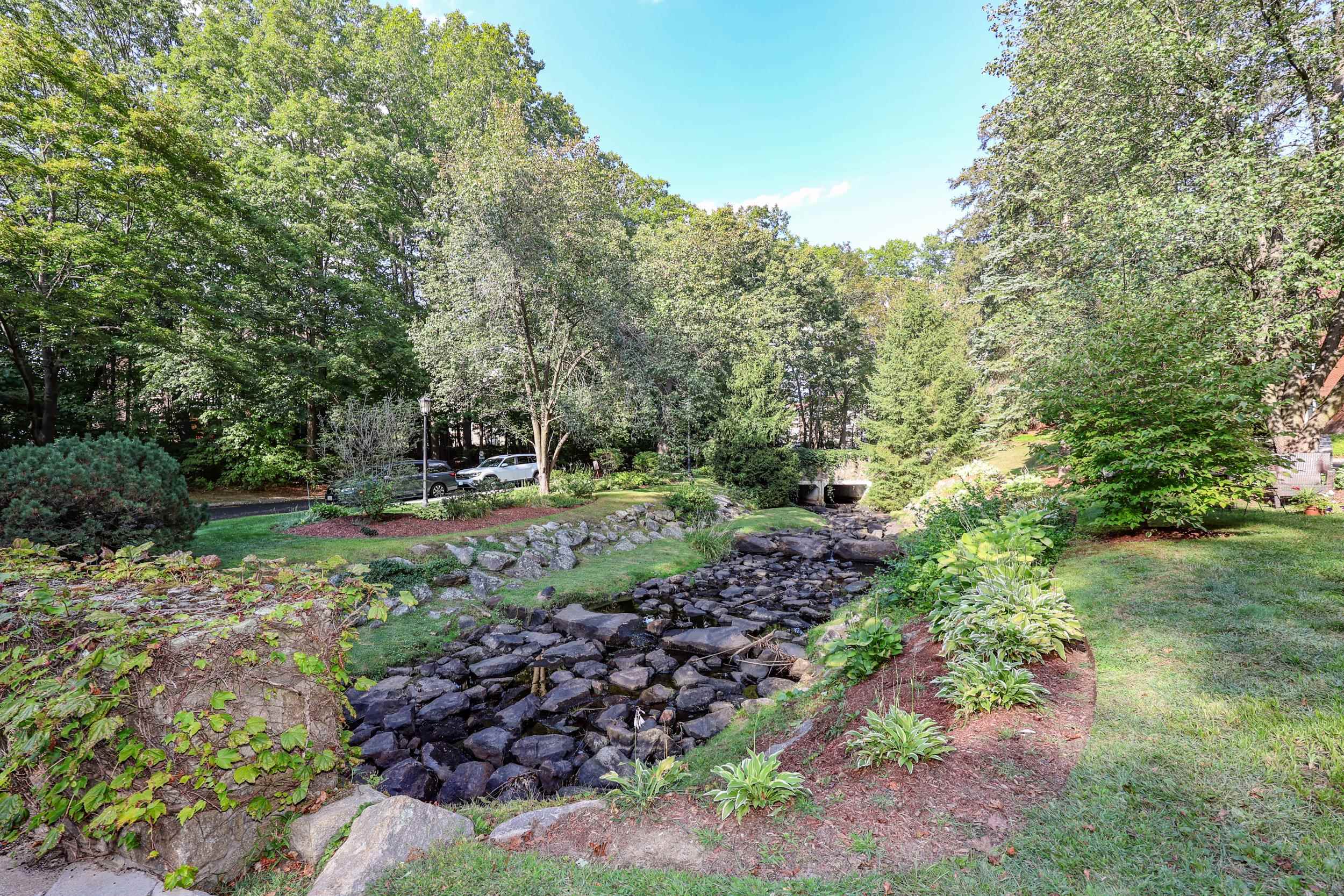 300 River Road, Unit 312 Manchester, NH 03104 - Photo 3 of 32 Gallery Image 3