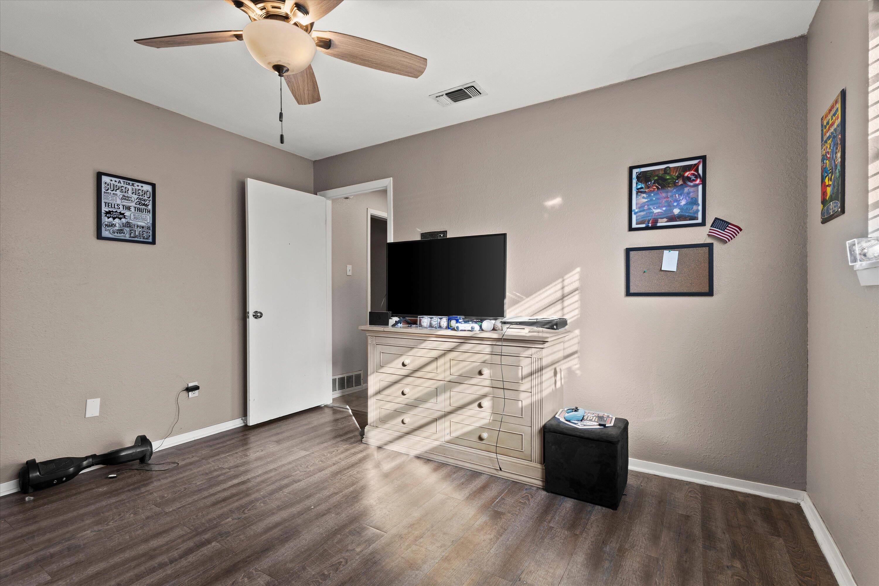 1007 South Howell Street Brownfield, TX 79316 - Photo 11 of 18 a living room with furniture and a flat screen tv