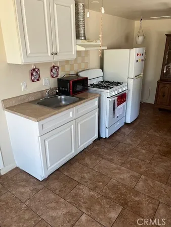 $1,500 | 10327 Tristan Drive, Downey, CA 90241