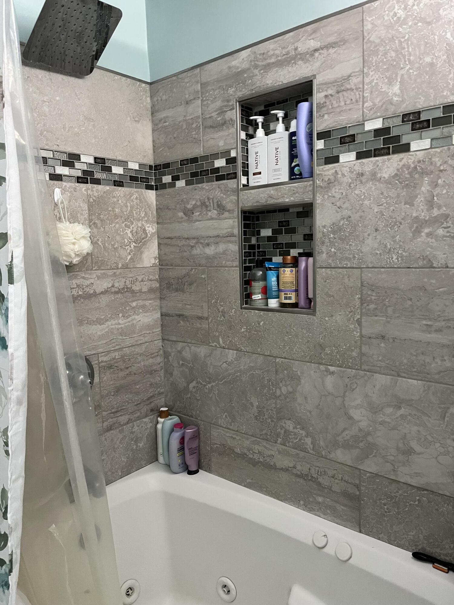 8 Lincoln Street Presque Isle, ME 04769 - Photo 13 of 28 Bathroom Shower Tub