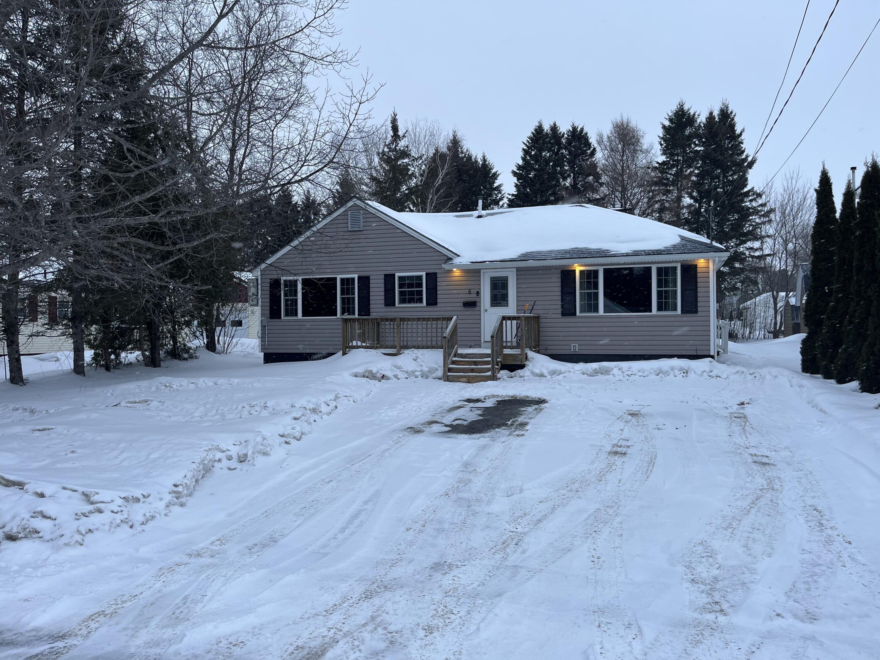 8 Lincoln Street Presque Isle, ME 04769 - Photo 2 of 28 Exterior Front of House (2)