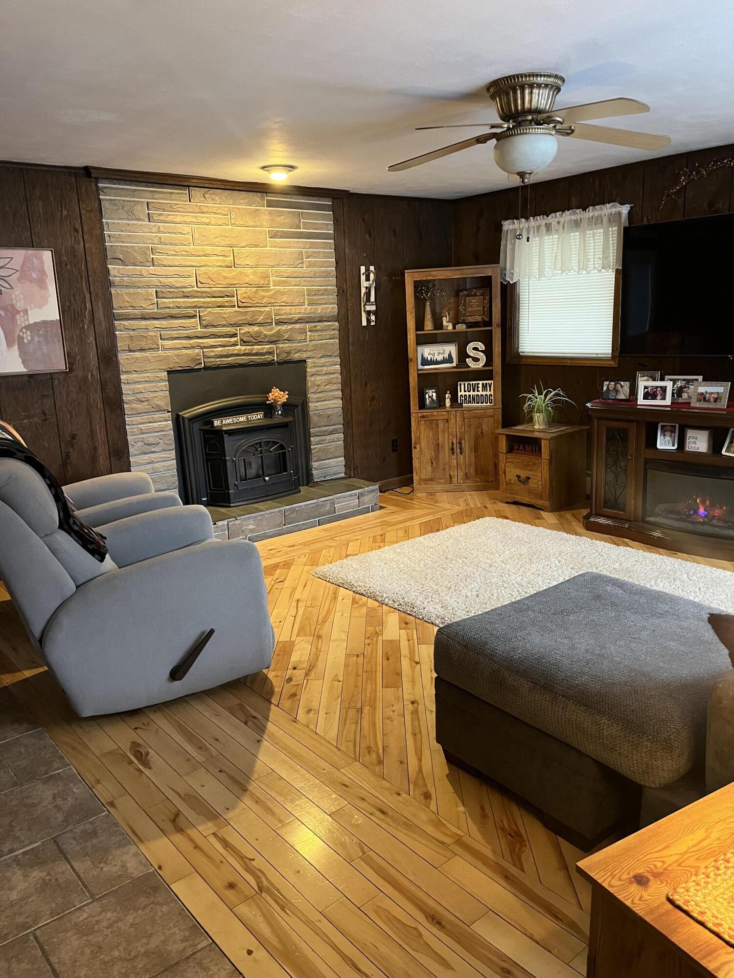 8 Lincoln Street Presque Isle, ME 04769 - Photo 3 of 28 Living Room