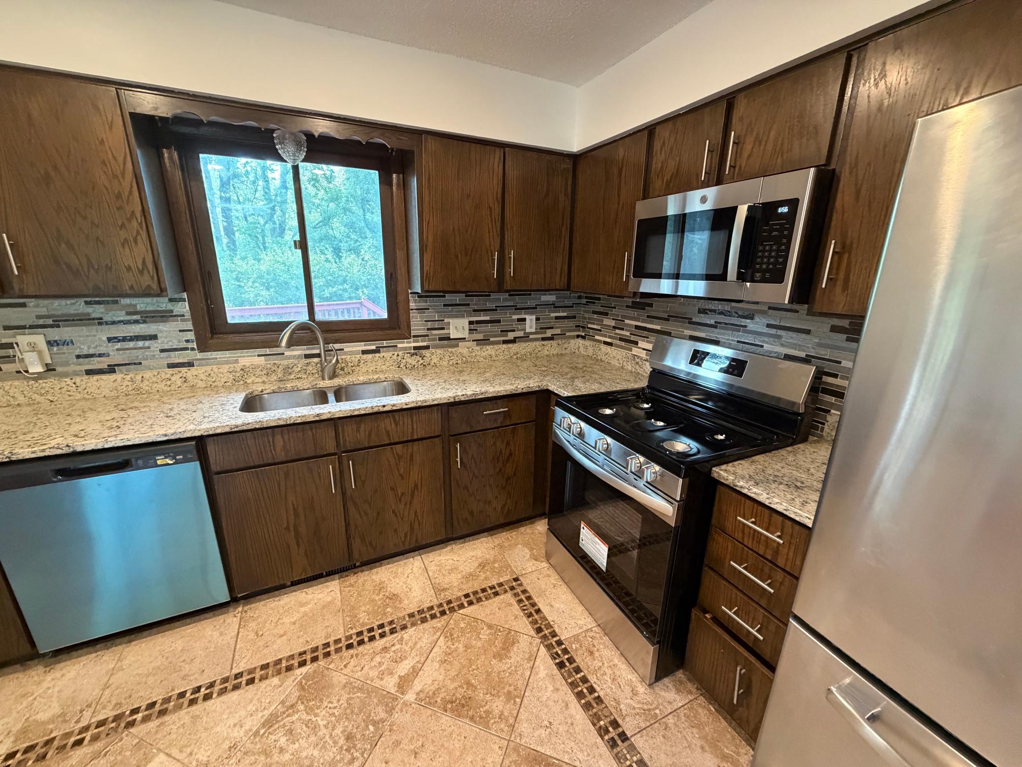404 Cimarron Road Apple Valley, MN 55124 - Photo 6 of 24