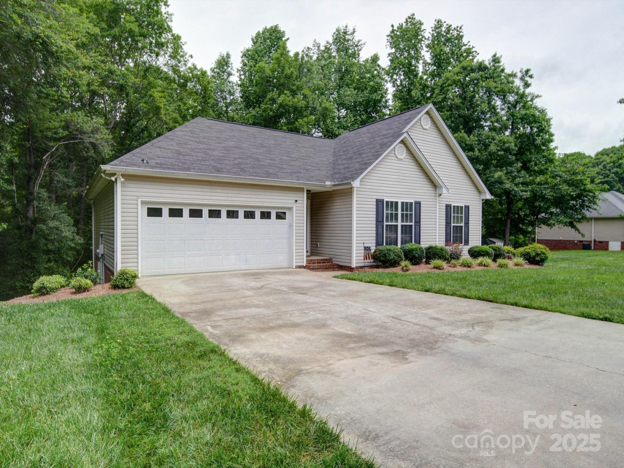 727 Cove Road Gastonia, NC 28052 - Photo 4 of 43 Gallery Image 4
