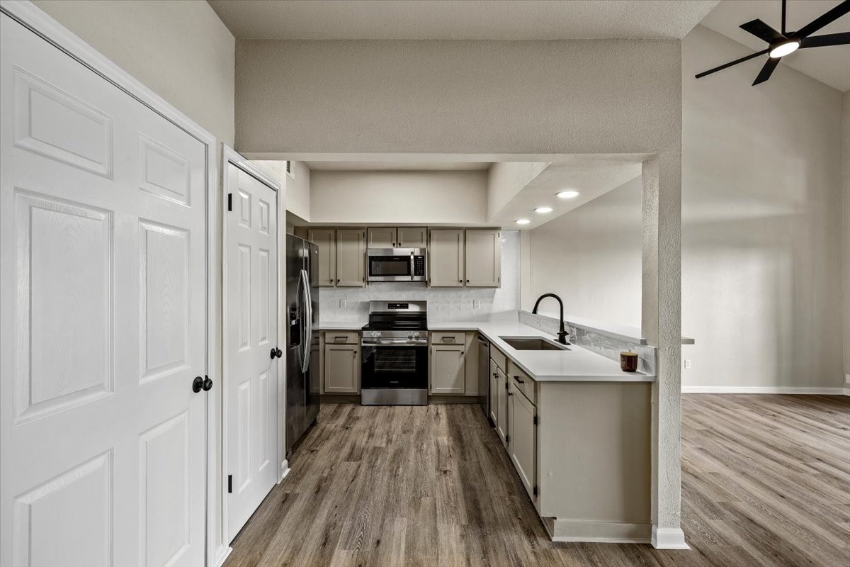 154 April Point Drive South Conroe, TX 77356 - Photo 8 of 23