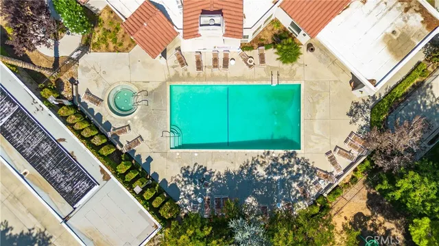 a view of a fountain in the backyard of a house