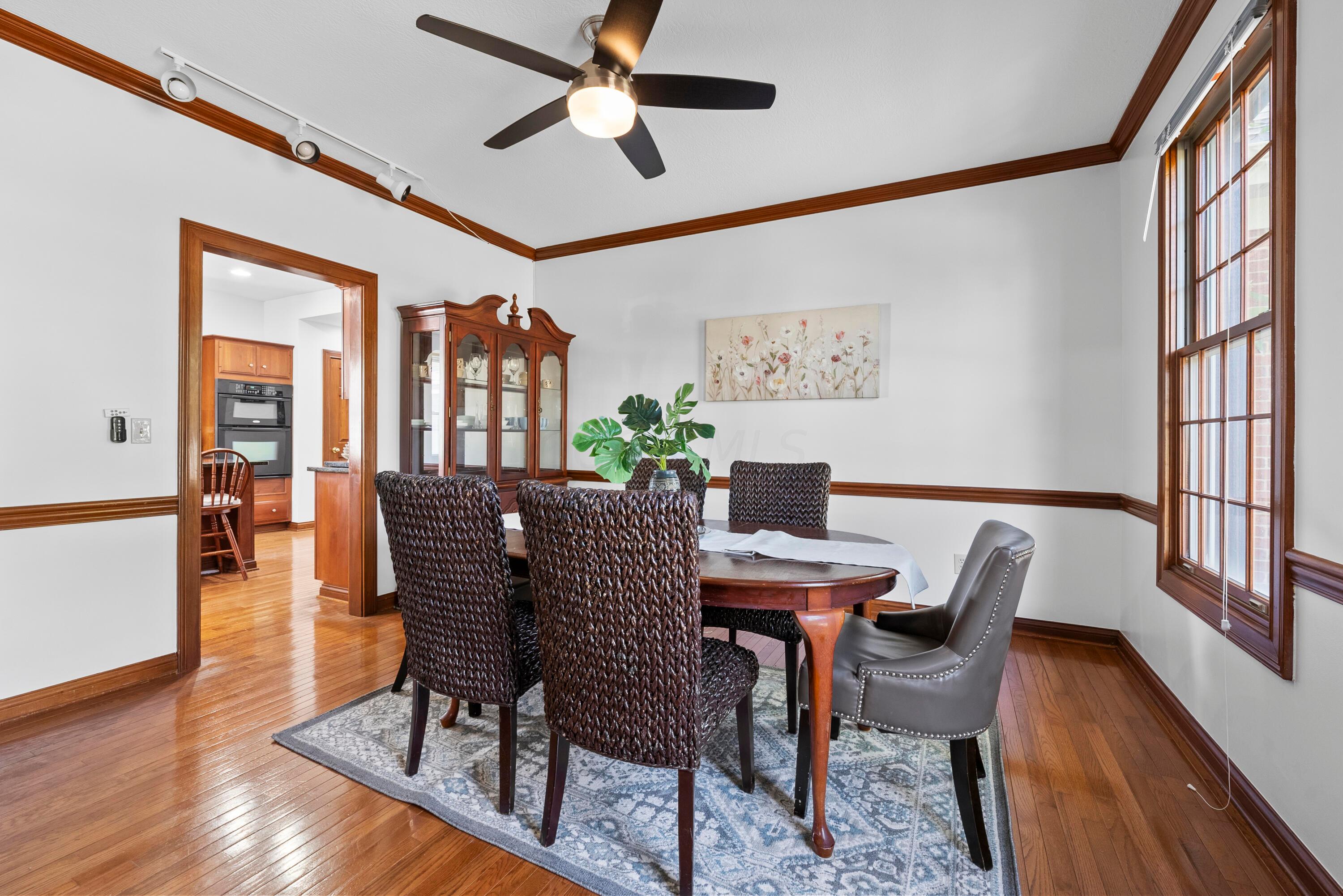 379 Beecher Road Columbus, OH 43230 - Photo 15 of 52 Dining room