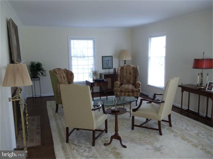 151 Gwynedd Manor Road North Wales, PA 19454 - Photo 4 of 8 Living Room