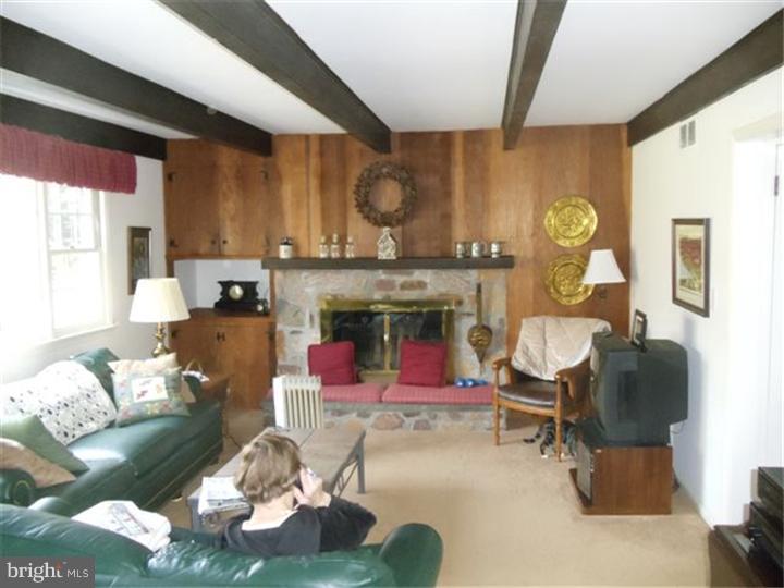 151 Gwynedd Manor Road North Wales, PA 19454 - Photo 6 of 8 Family Room