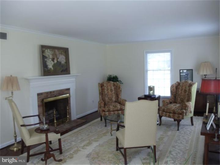 151 Gwynedd Manor Road North Wales, PA 19454 - Photo 7 of 8 Living Room