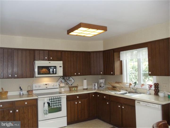 151 Gwynedd Manor Road North Wales, PA 19454 - Photo 8 of 8 Kitchen