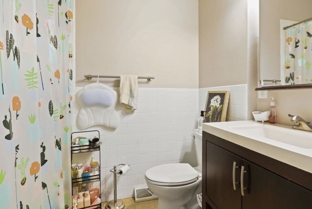 166 F Street, Unit 4 Boston, MA 02127 - Photo 11 of 12