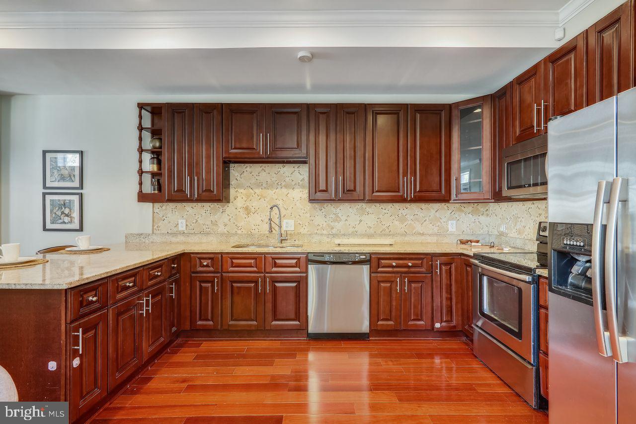 834 7th Street Northeast Washington, DC 20002 - Photo 8 of 32 HUGE Open Kitchen Ideal for Entertaining