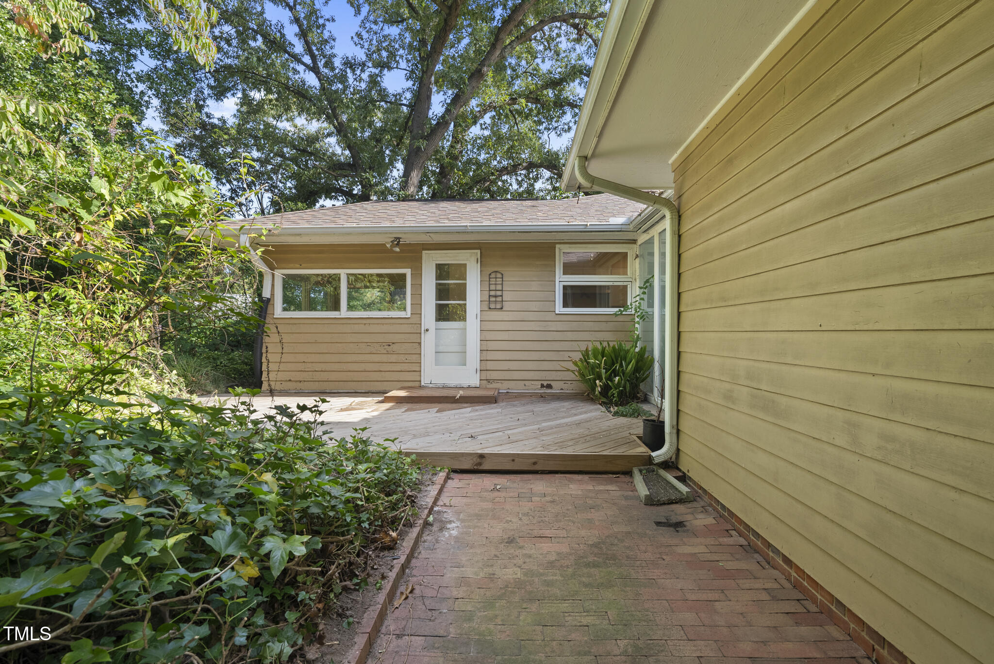 825 Woodburn Road Raleigh, NC 27605 - Photo 11 of 35 a view of backyard of house