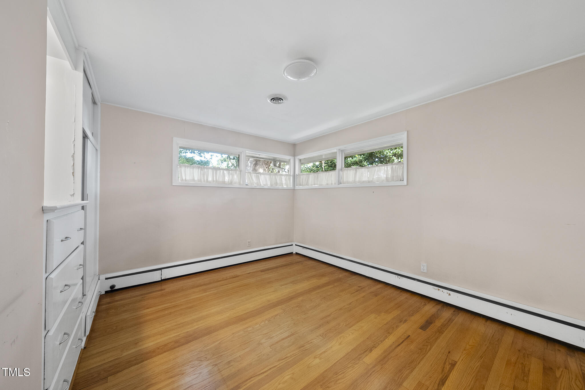 825 Woodburn Road Raleigh, NC 27605 - Photo 25 of 35 an empty room with windows