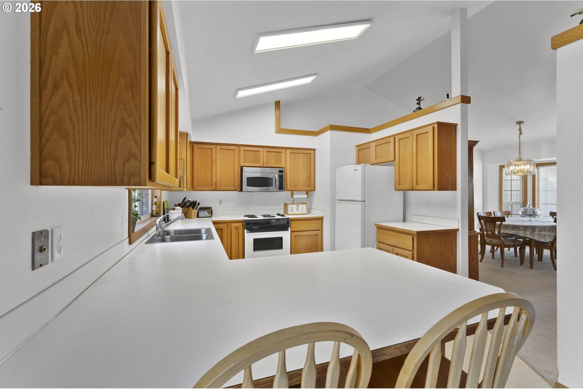 2362 Loch Drive Springfield, OR 97477 - Photo 12 of 32 Gallery Image 12