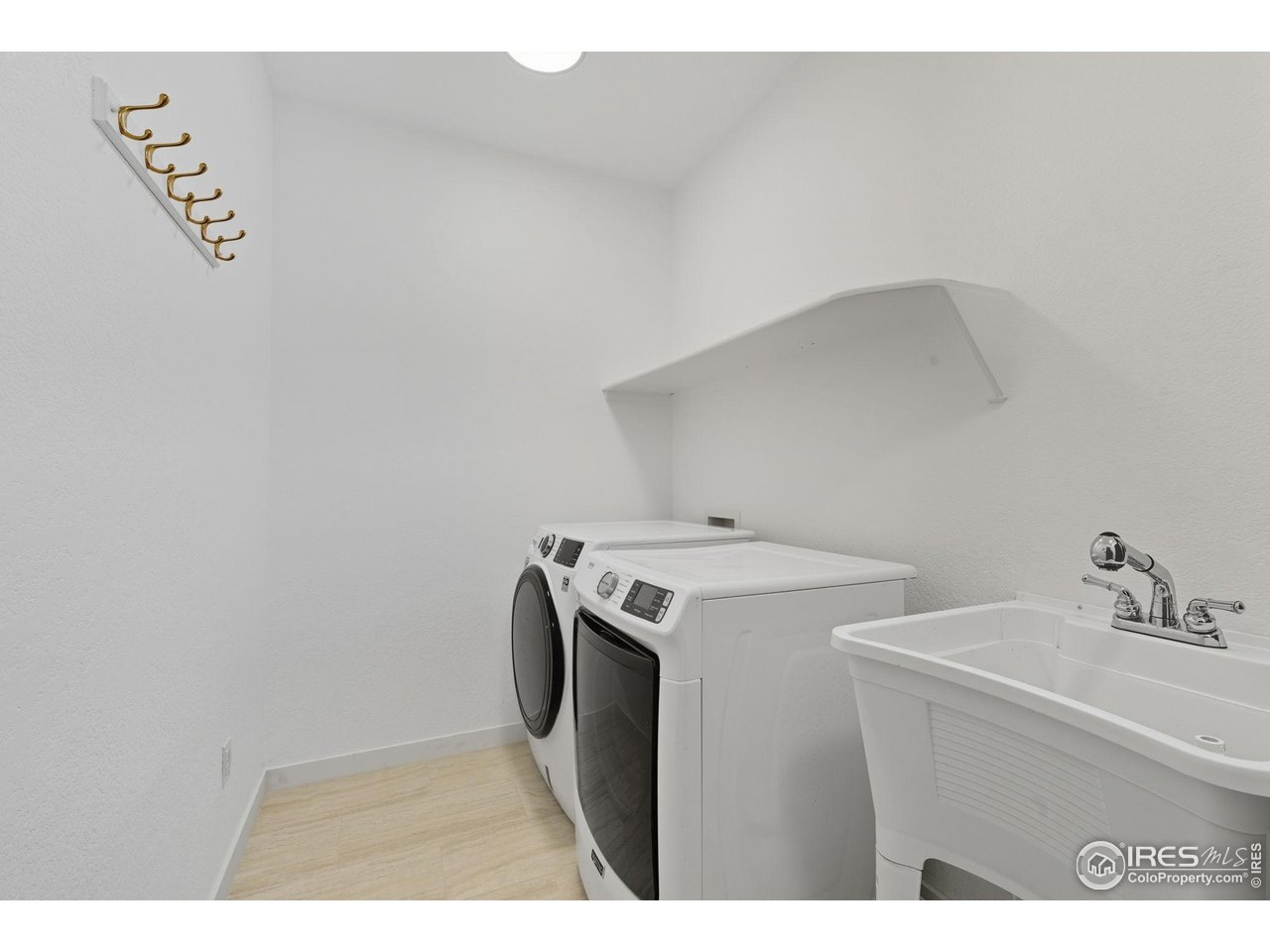 4624 South Hampton Circle Boulder, CO 80301 - Photo 21 of 44 Main Level Laundry w/ Sink