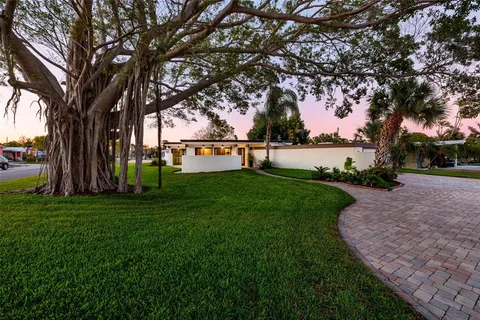 $739,500 | 302 41st Avenue, St. Pete Beach, FL 33706