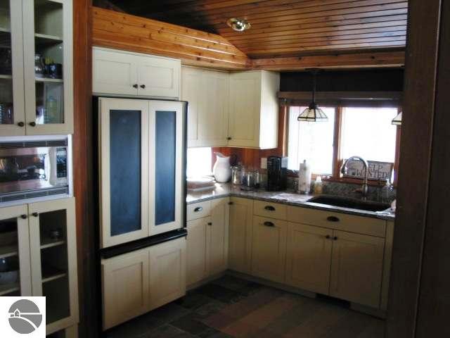 8461 East Lincoln Road Traverse City, MI 49684 - Photo 9 of 15 1713400-8.JPG