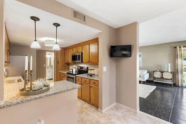 a view of a kitchen and kitchen island