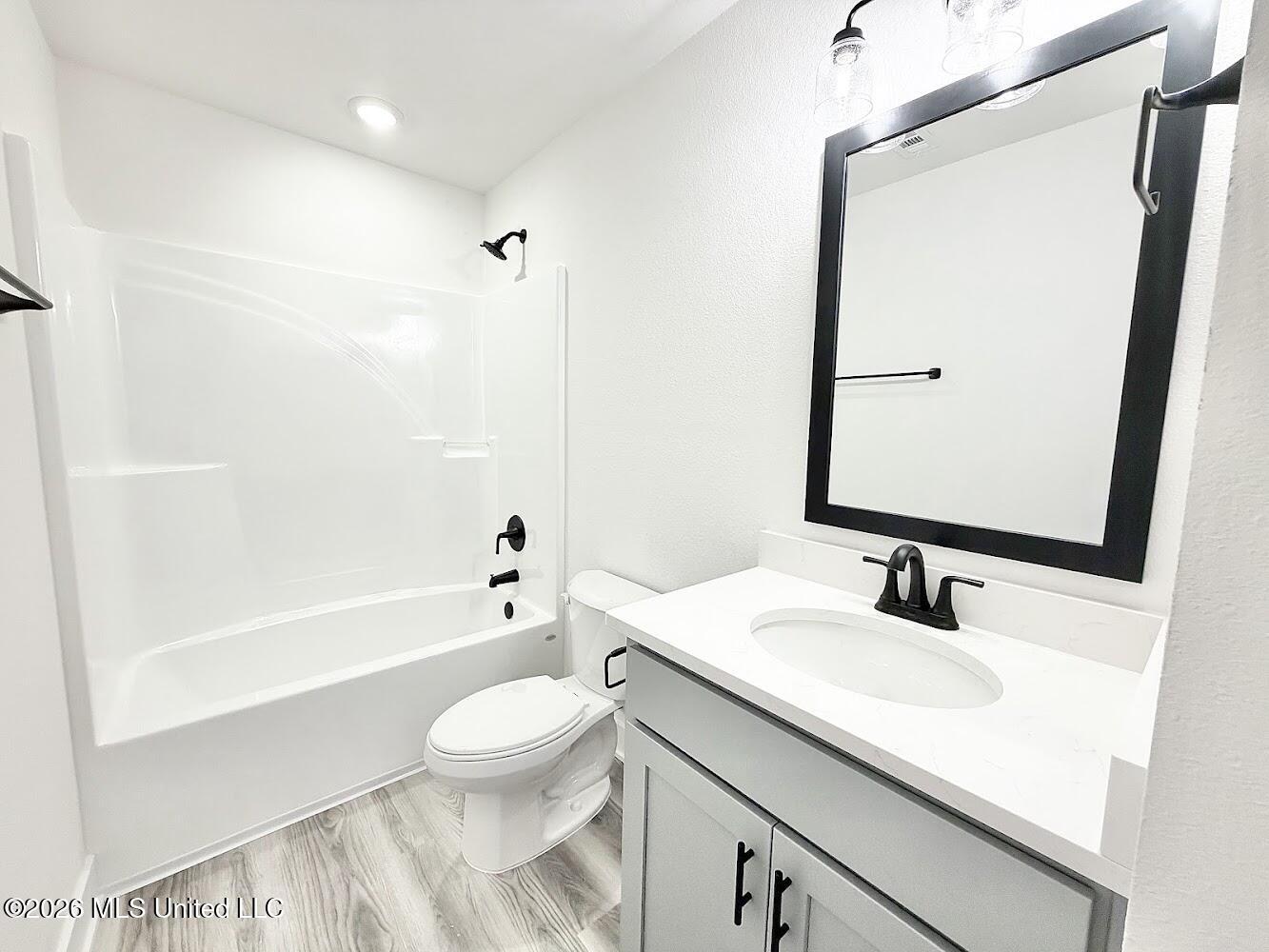 14865 Fritz Circle Gulfport, MS 39503 - Photo 13 of 22 HM 49 1 of 3 full bathrooms