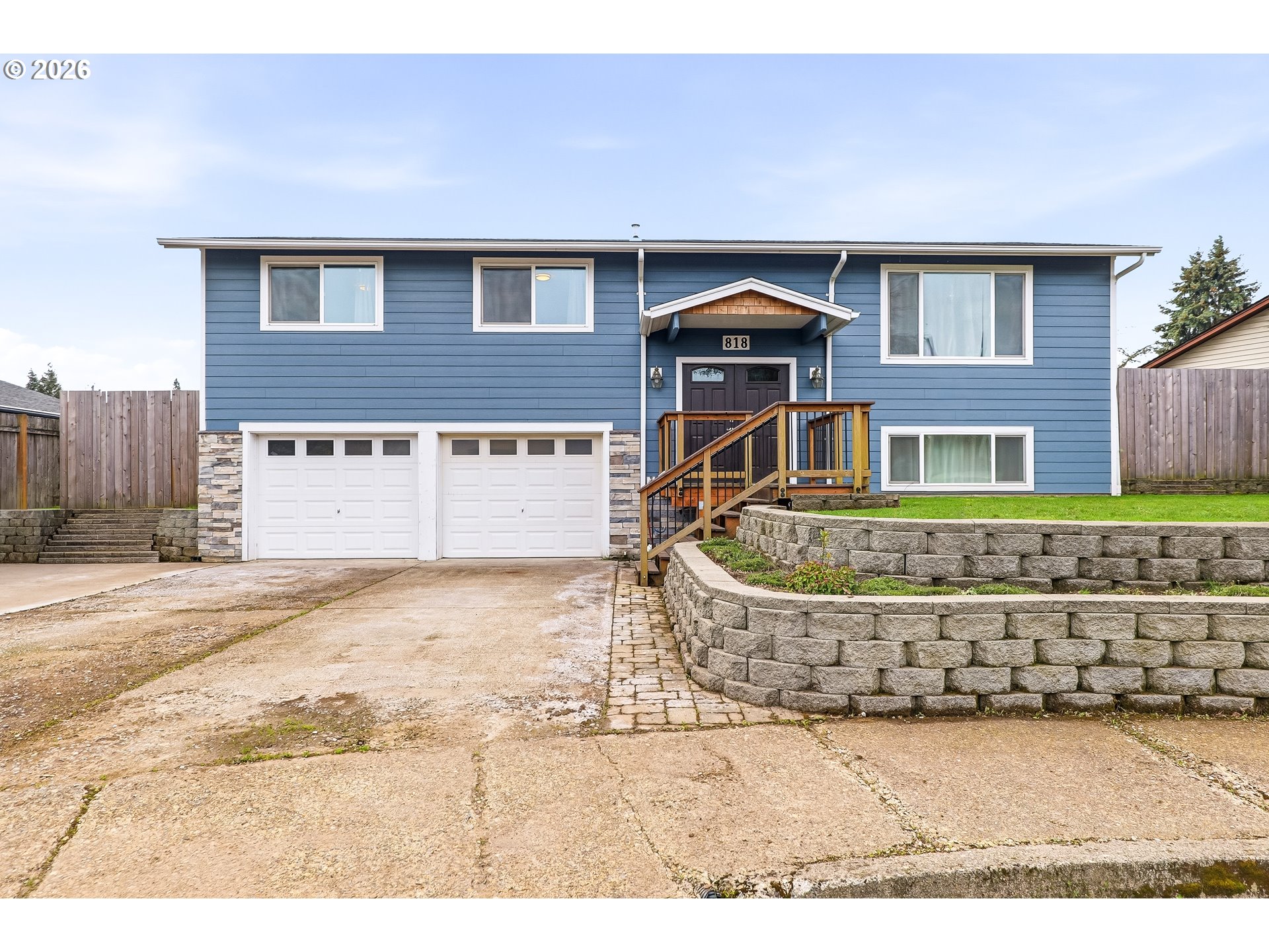 818 Chehalis Place North Keizer, OR 97303 - Photo 2 of 20 a front view of a house with a garden