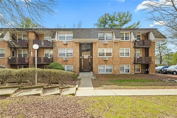 $359,999 | 180 Kearsing Parkway, Unit G, Monsey, NY 10952
