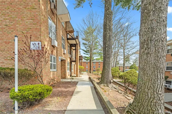 $359,999 | 180 Kearsing Parkway, Unit G, Monsey, NY 10952