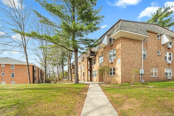 $359,999 | 180 Kearsing Parkway, Unit G, Monsey, NY 10952