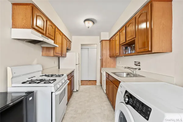 $359,999 | 180 Kearsing Parkway, Unit G, Monsey, NY 10952