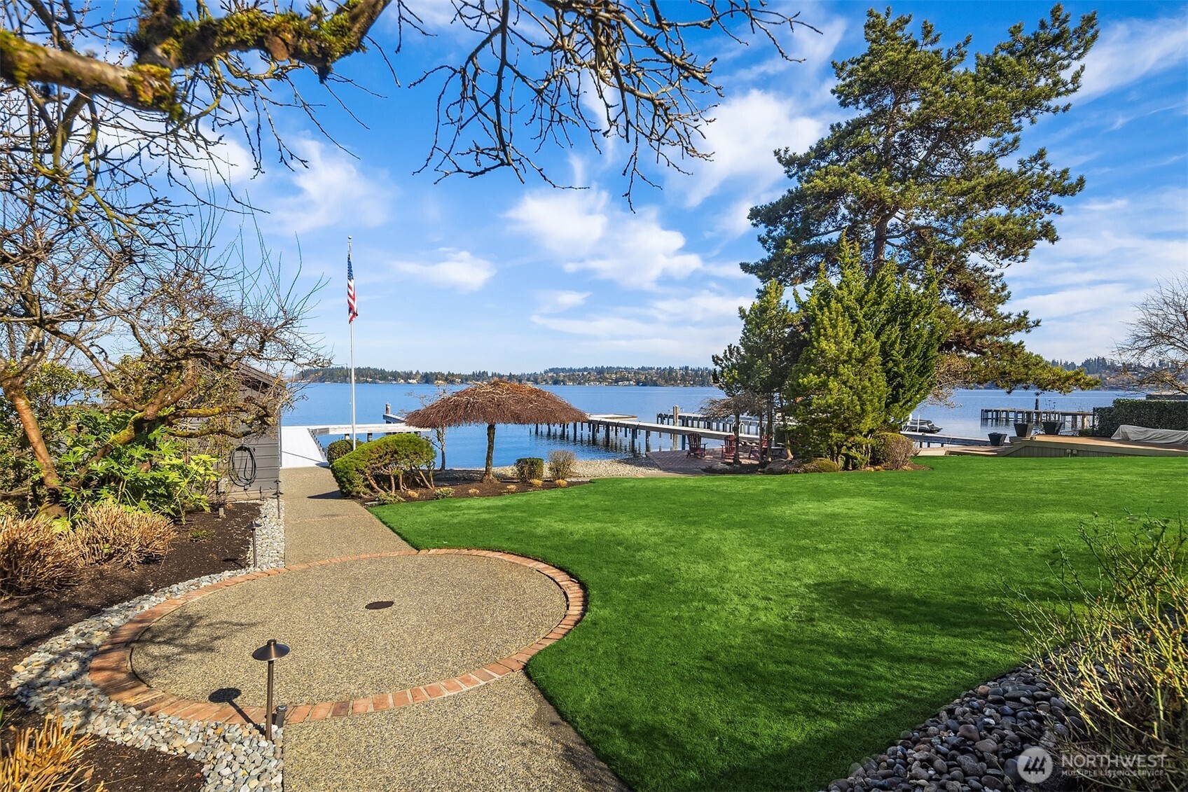 7010 North Mercer Way Mercer Island, WA 98040 - Photo 32 of 40 a view of a garden with a house