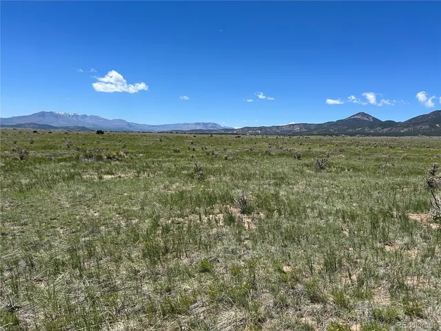 a view of an outdoor space and a yard
