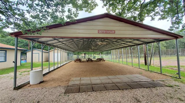 a view of a house with backyard and roof