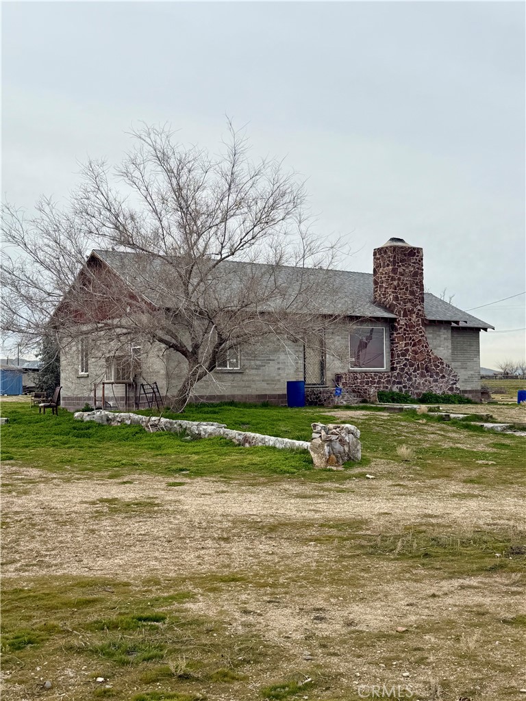 19859 Anahola Road Barstow, CA 92311 - Photo 2 of 6 a house view with a swimming pool