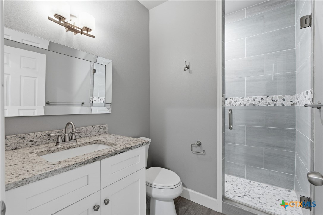 475 Cross Road Kingsbury, TX 78638 - Photo 14 of 24 2nd Bathroom