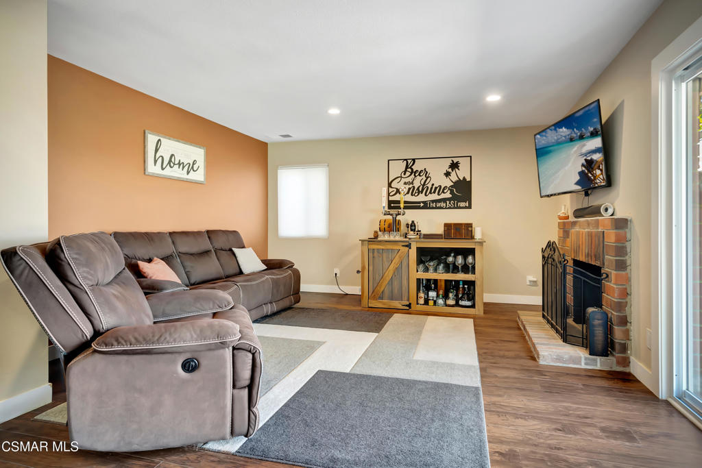 1379 Nonchalant Drive Simi Valley, CA 93065 - Photo 13 of 72