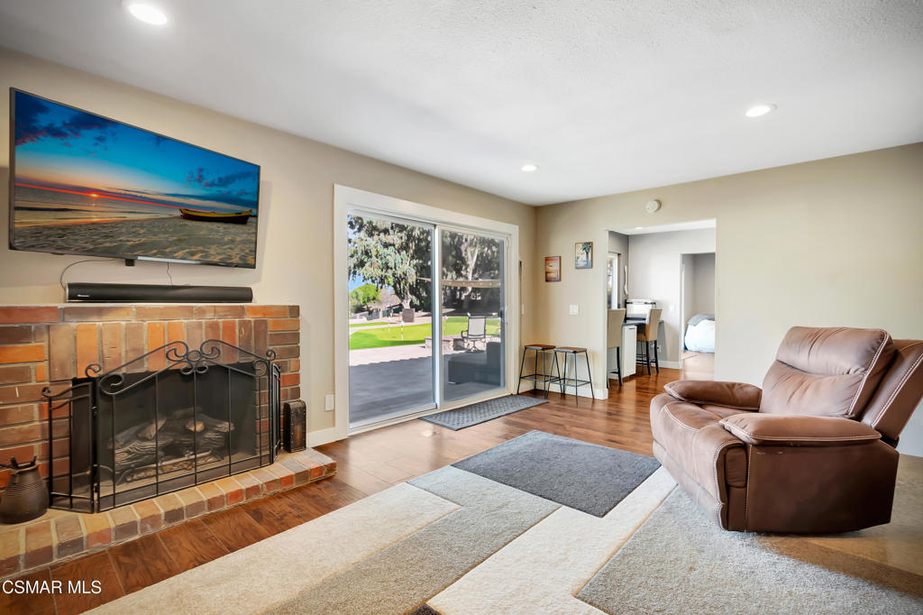 1379 Nonchalant Drive Simi Valley, CA 93065 - Photo 14 of 72