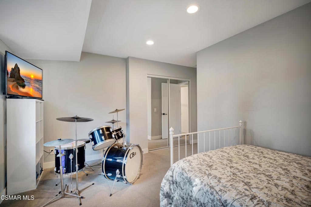 1379 Nonchalant Drive Simi Valley, CA 93065 - Photo 28 of 72